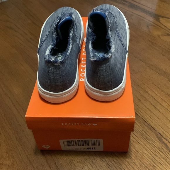 Rocket Dog Amika Denim Blue Slip On Sneakers Size 9M NIB
ASIN: B07KB13NN9 - Picture 7 of 11
